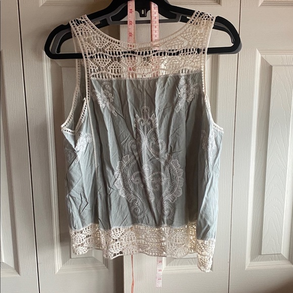 Ultra Pink NWT Soft Green & Cream Crochet Scoop Neck 100% Rayon Blouse Large - Picture 3 of 11